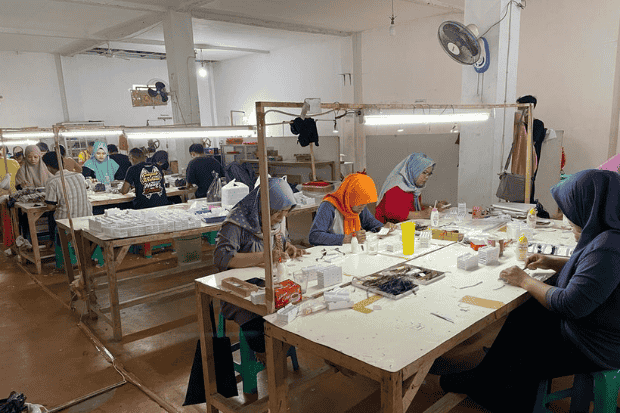 Dari Purworejo ke Dunia, Simak Kisah Dewi dan Bulu Mata Palsu Binaan Desa Sejahtera Astra (DSA) 2021 © beautydvsn.com